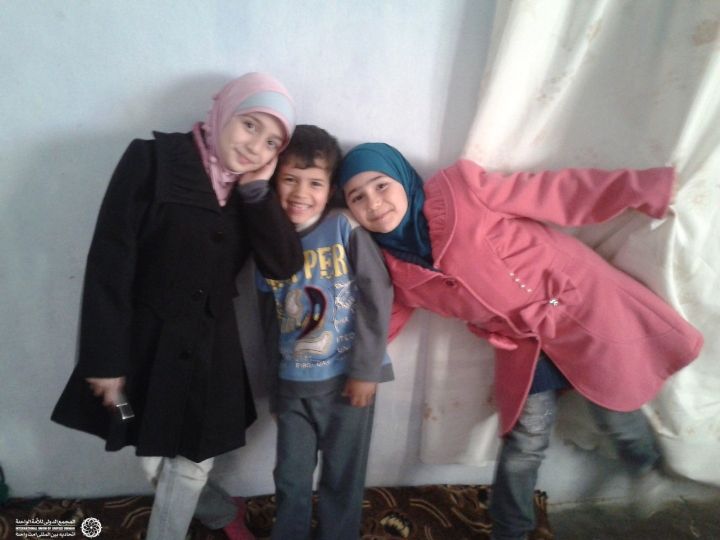 تصاویر کودکی زهرا و آیه در سوریه